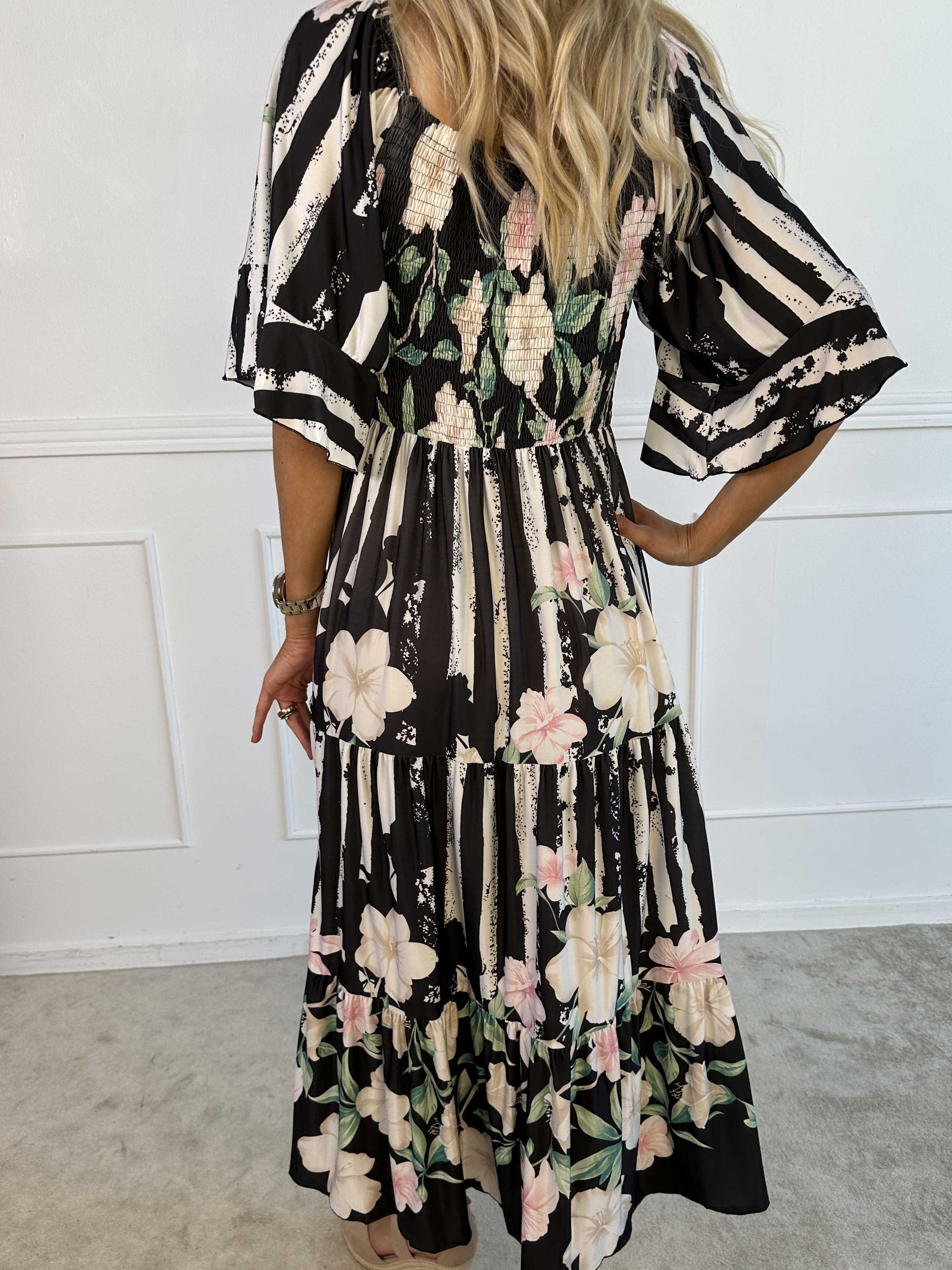 Elna Floral Stripe - Blommig elastisk klänning med smockat bröst